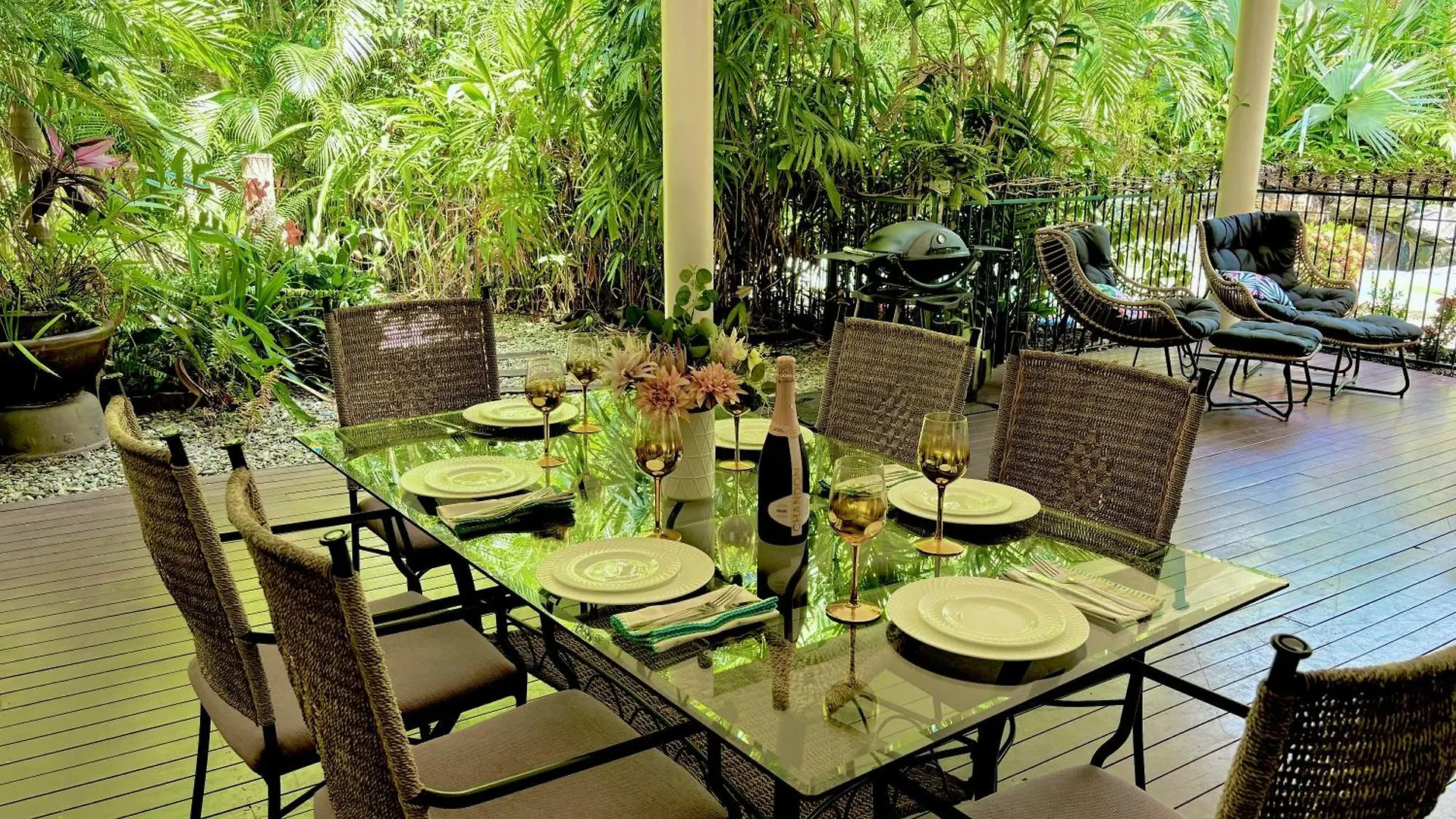 Tropical Paradise Luxury Home Kewarra Beach 0*,  Australië